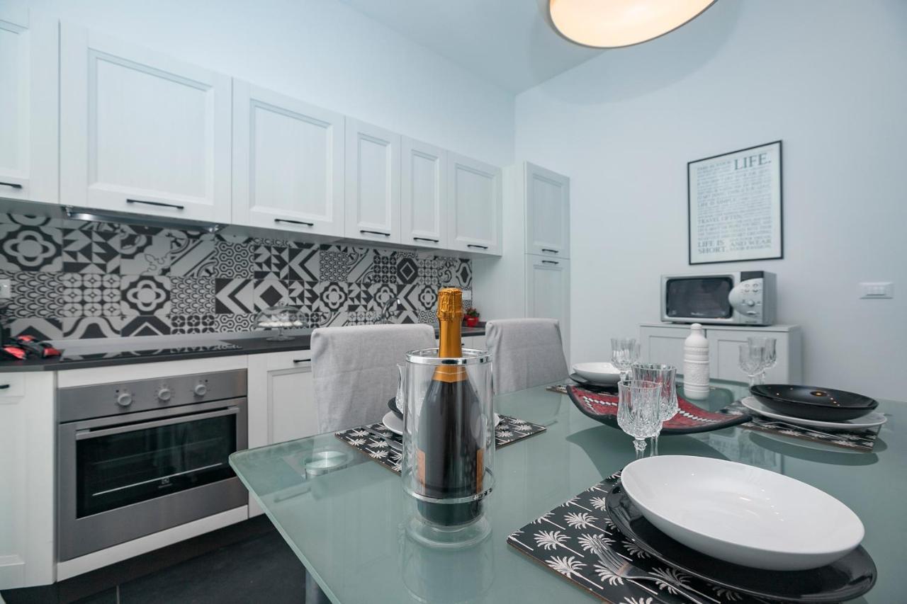 Real Italian Estate - Luxury Black&white Apartment *