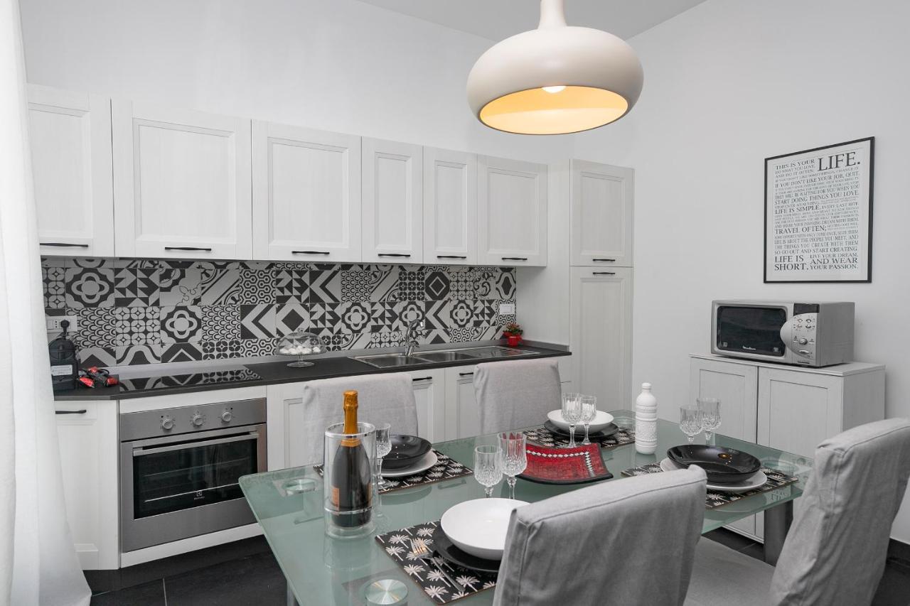 Apartment Real Italian Estate - Luxury Black&white