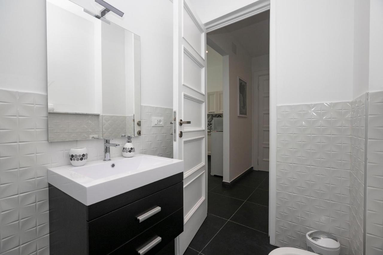Apartment Real Italian Estate - Luxury Black&white