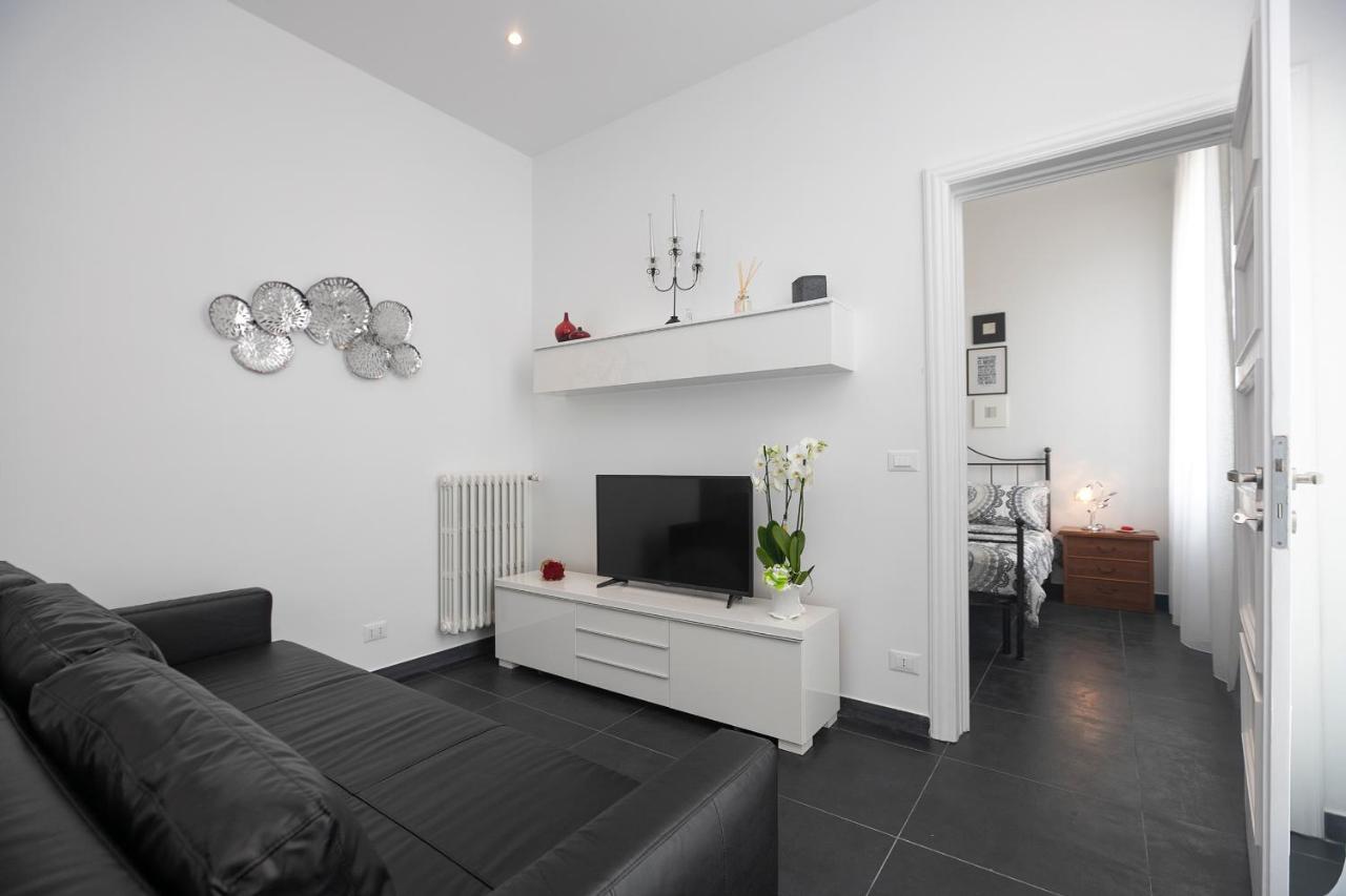 Real Italian Estate - Luxury Black&white * Genua